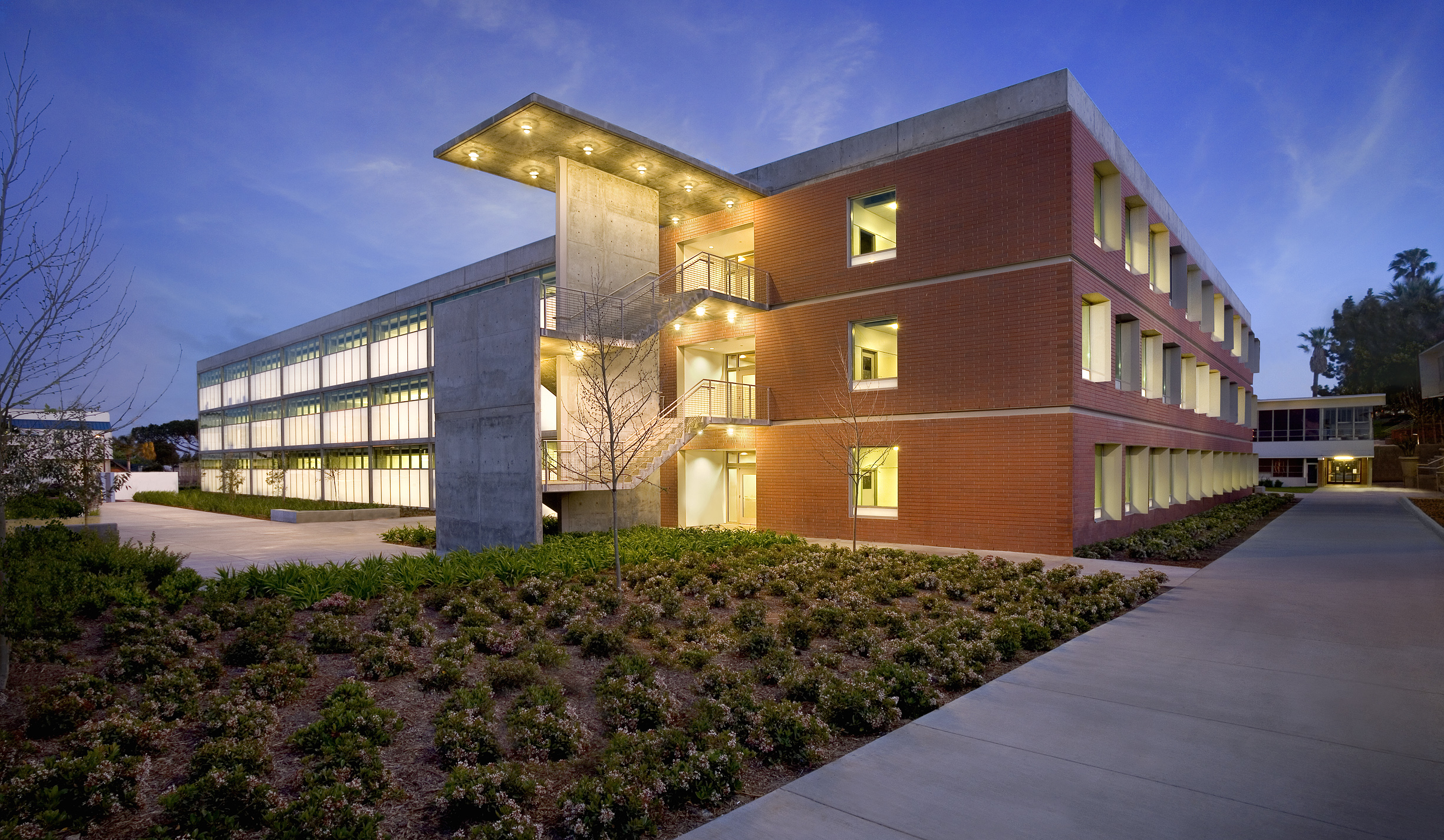EL CAMINO COLLEGE HUMANITIES BUILDING